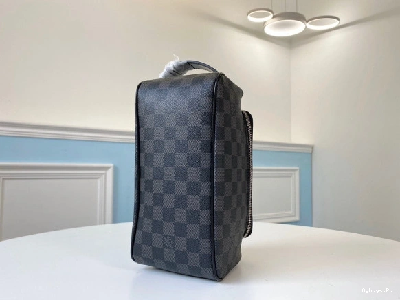 POUCH VUITTON LOUIS TOILETRY 0318